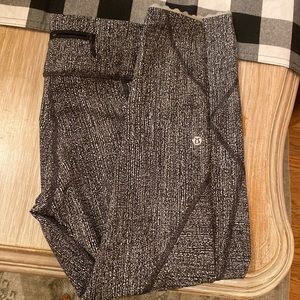 Lululemon crop pant size 8
